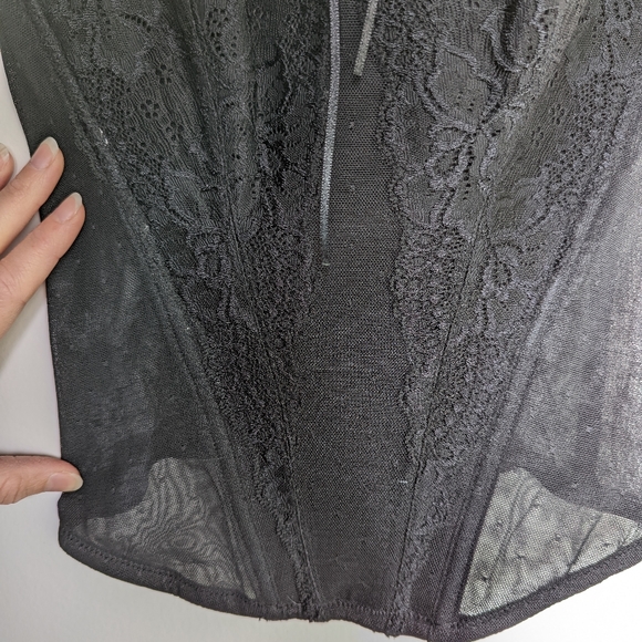 Black lace corset size xs-s - Picture 7 of 10
